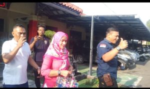 Penuhi Panggilan Polisi, Wasma Kuwu Non Aktif Tertunduk Malu