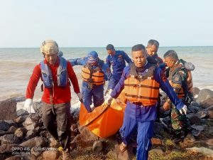 Mayat Wanita Ditemukan Tersangkut Break Water di Pantai Ujungori Patrol