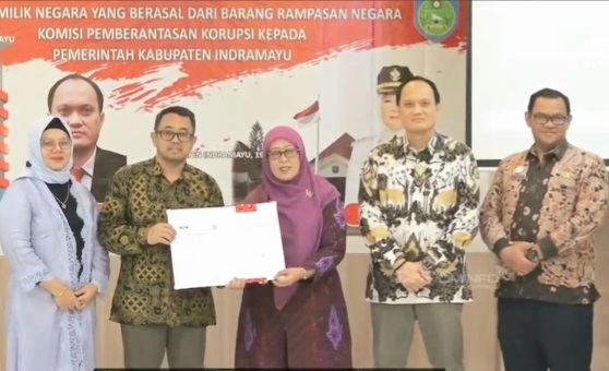 Pemkab Indramayu Terima Penyerahan Barang Milik Negara dari KPK Senilai Rp914.532.000