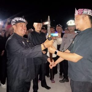 Camat Patrol Bersama Masyarakat Sambut Gembira Kehadiran Tim Kirab Pusaka Hari Jadi Indramayu Ke-497