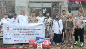 Terdampak Kebakaran Rumah, Solihin Terima Bantuan dari  Dinsos Indramayu