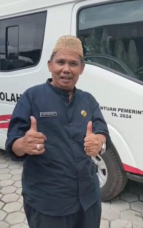 SMAN 1 SLIYEG TERIMA BANTUAN BUS SEKOLAH