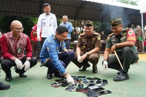 Kejari Indramayu Musnahkan Barang Bukti 128 Perkara Narkoba, Obat Palsu dan Upal