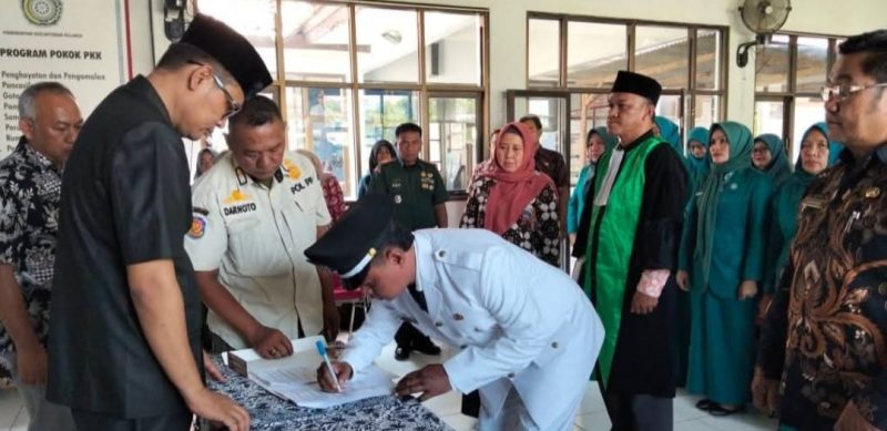 Mustakim Jadi Pj Kuwu Desa Ujunggebang, Camat Sukra Titip Pesan Ini