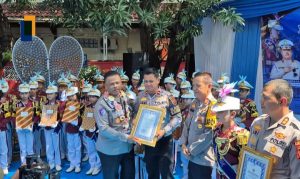 Korlantas Polri Serahkan Penghargaan kepada Polisi Cilik Tunas Bhayangkara Polda Jabar di Indramayu
