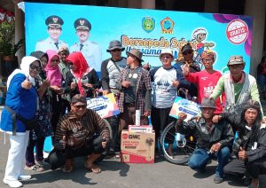 Ratusan Peserta Sepeda Santai Ramaikan HUT PWRI Indramayu Tahun 2025