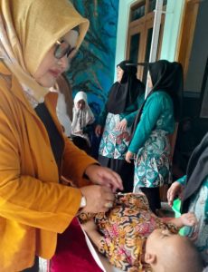Giat Ketua TP – PKK Desa Karanglayung Hj. Edah Kasmana  Berikan Asupan 4P