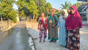 Jalan Dibeton, Warga Gang Beni Sampaikan Terima Kasih kepada Pemdes Sukra Wetan